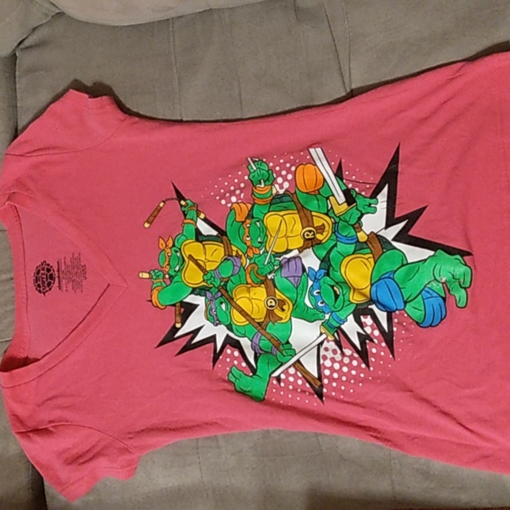 Nickelodeon TMNT size Medium pink tshirt